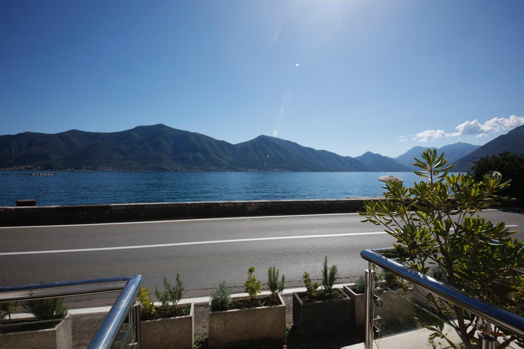 Waterfront Apartments Kotor Ngoại thất bức ảnh